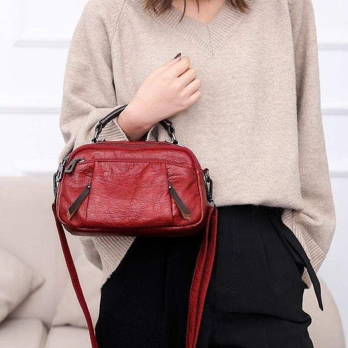 Daisy | Compact and Versatile Bag in Golden Cognac Hue