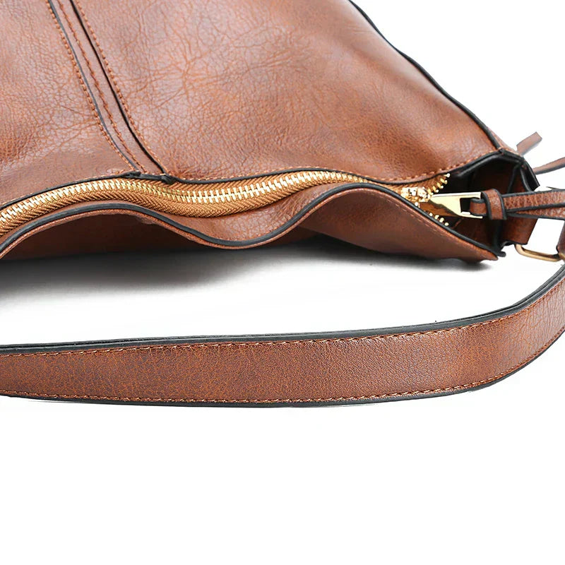 Bonnie | Chic and roomy everyday bag in timeless black