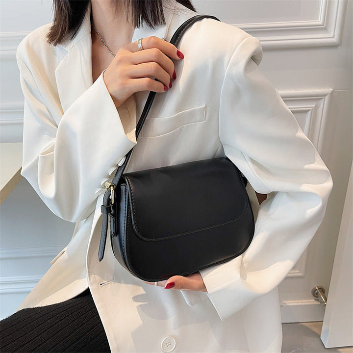 Layla | Chic Shoulder Bag in Subtle Nude Hue