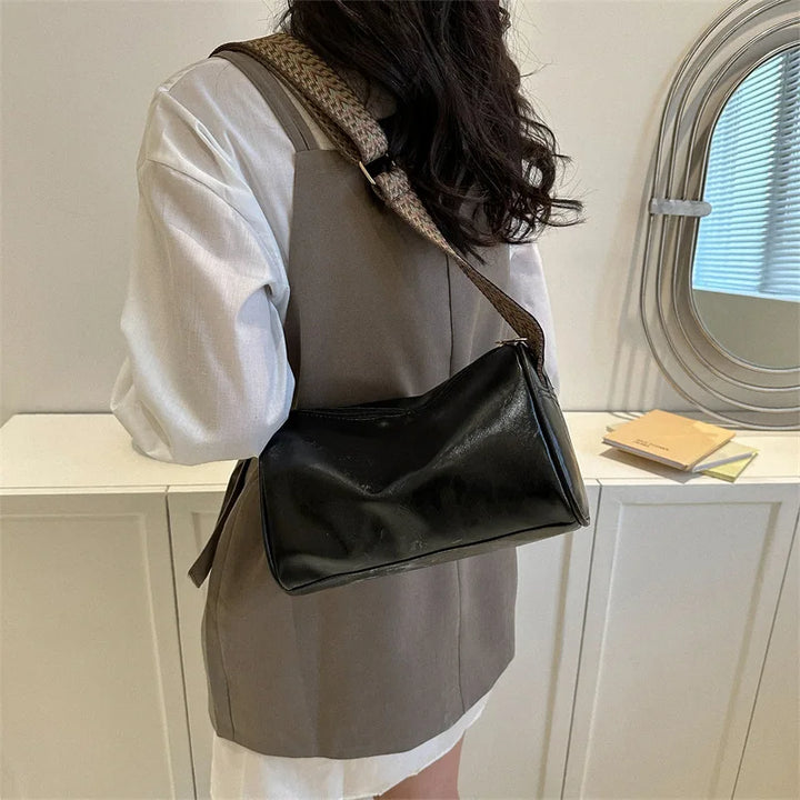 Maeve | Chic Shoulder Bag with Contemporary Strap