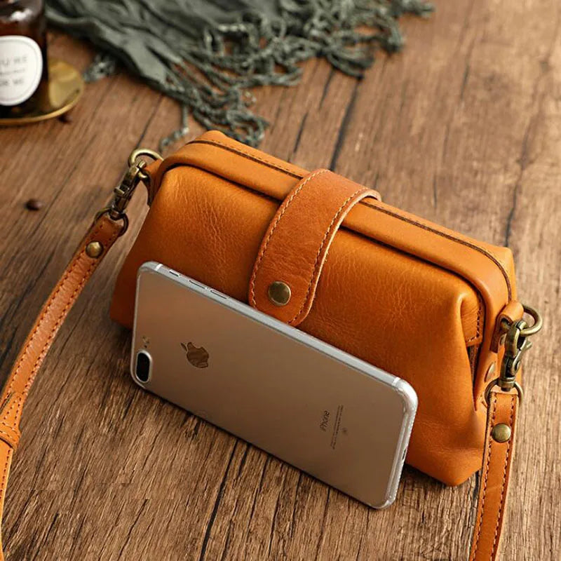 Savannah | Timeless Compact Bag in Rich Cognac Hue