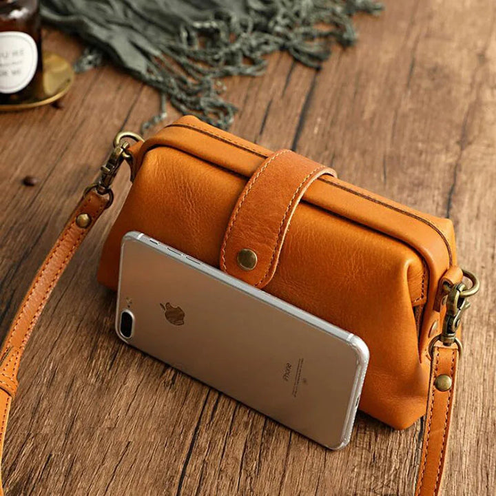 Savannah | Timeless Compact Bag in Rich Cognac Hue