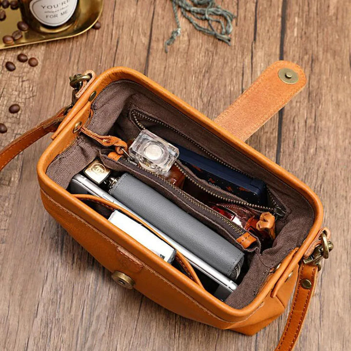 Quinn | Compact Classic Retro Shoulder Bag